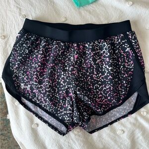 Under armor shorts. Like new. Size small